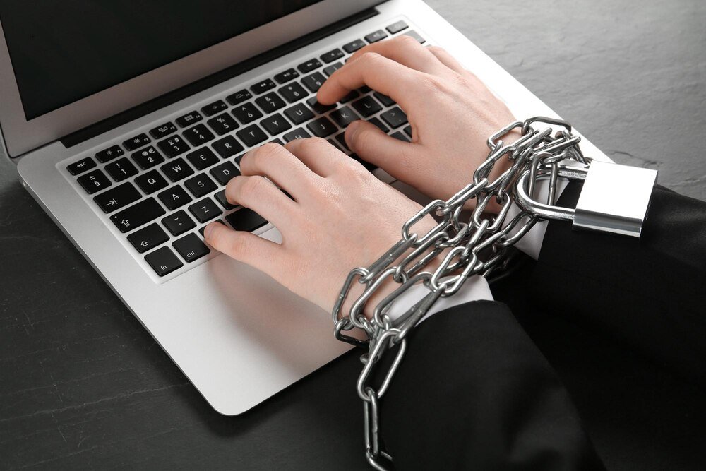 Zniesławienie w internecie: przykłady i konsekwencje prawne