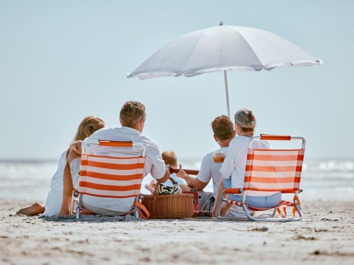 Wczasy nad morzem z dojazdem autokarem – jak zaplanować idealny wypoczynek