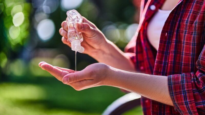 Co odstrasza komary w nocy – skuteczne domowe sposoby