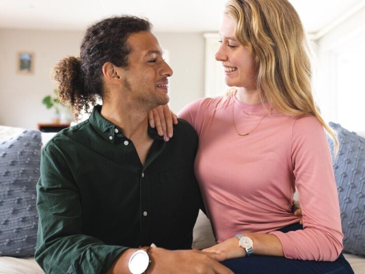 Kiedy facet mówi do ciebie zdrobniale – co to naprawdę oznacza?