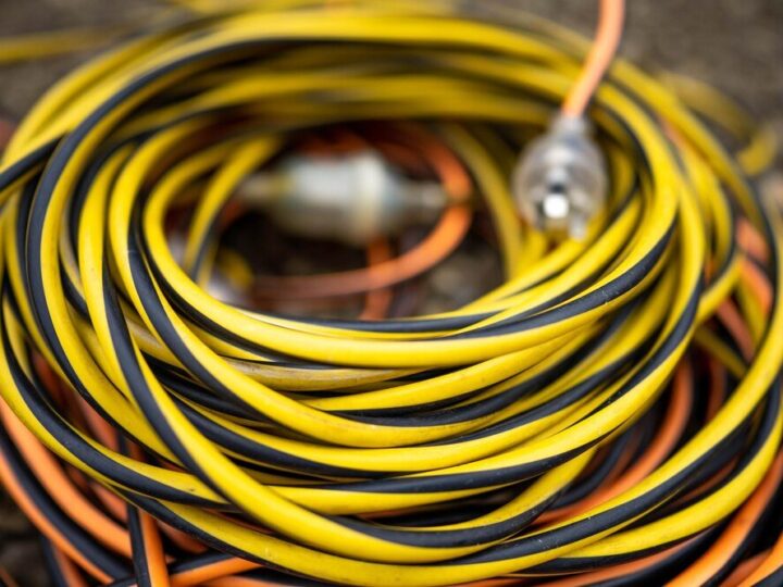 Czym się różni kabel od przewodu?