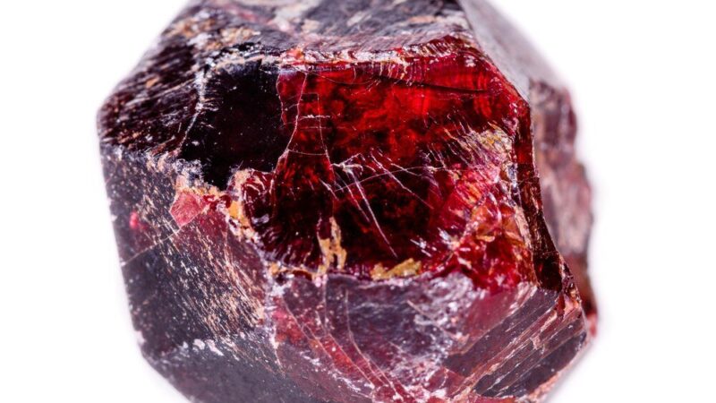 Granat – właściwości kamienia i znaczenie