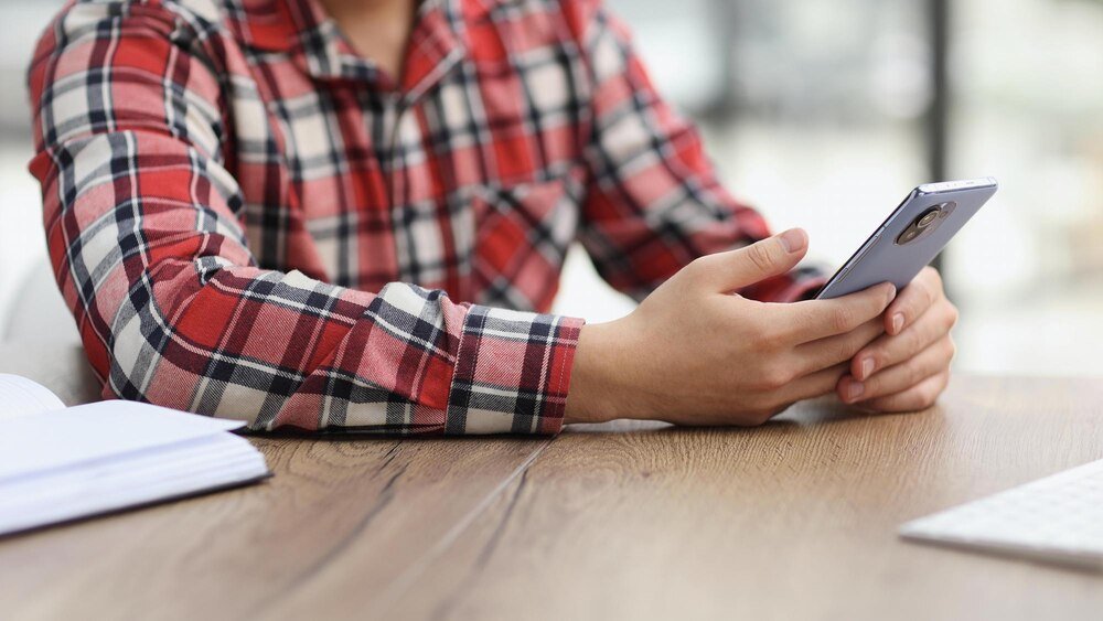 Jak często pisać na początku znajomości – zasady zdrowej komunikacji