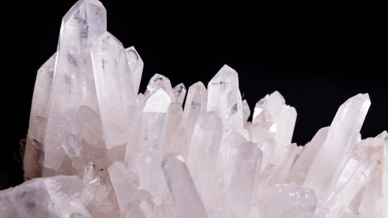 Kamień górski – właściwości i znaczenie w codziennym życiu