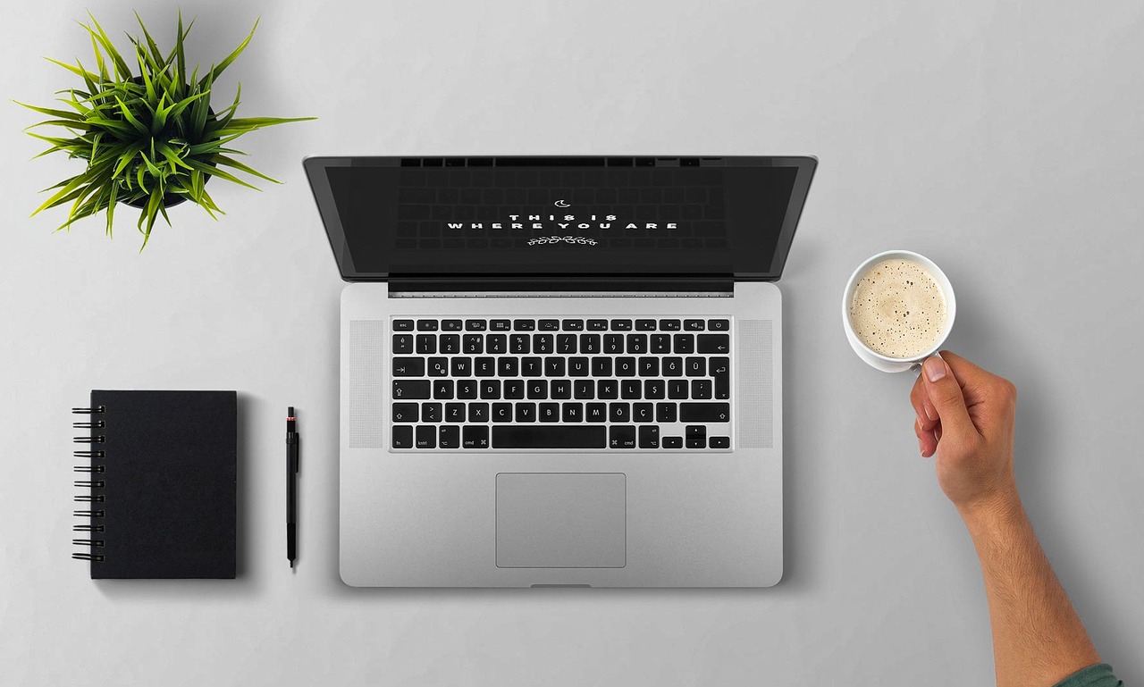Cyfrowa tożsamość firmy – jak budować zaufanie klientów online?